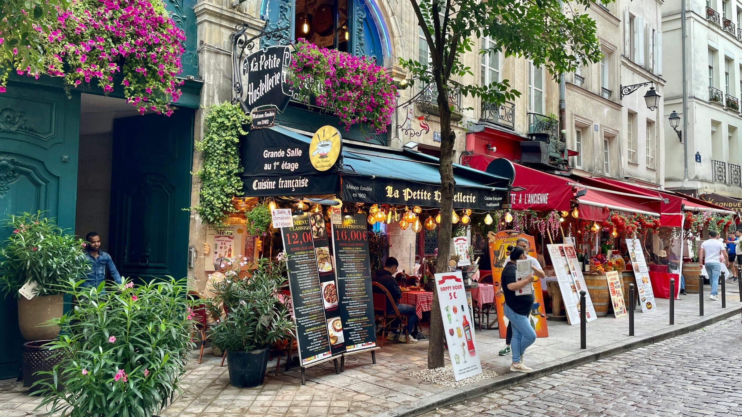 Cafes in the streets of Paris